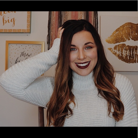 Meet your Posher, Danielle - Picture 2 of 2